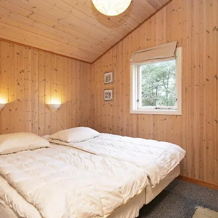 Two-bedroom Holiday In 3 *