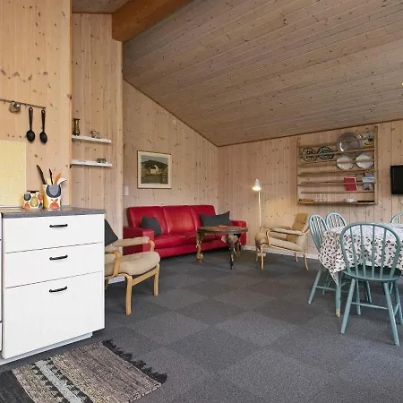 Two-bedroom Holiday In 3