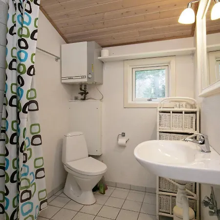 Two-bedroom Holiday In 3